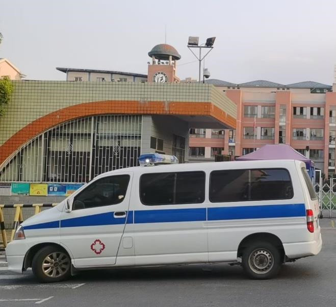 海沧救护车出租护送骨折病人一公里多少钱